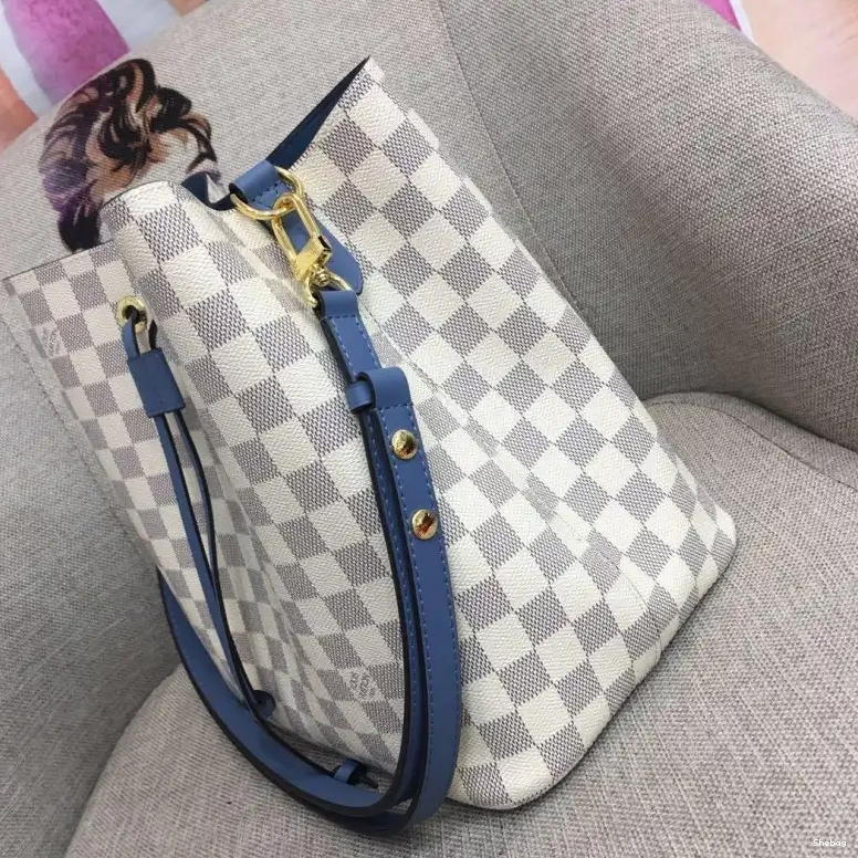 19B570395 Bags LV 0630